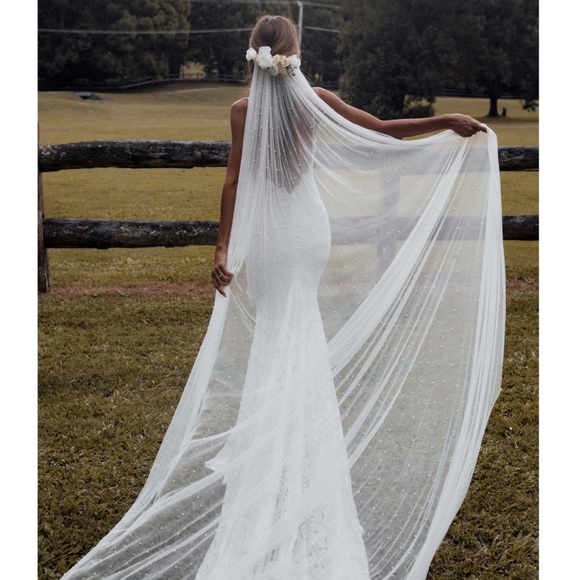 Long Pearl Wedding Veil - Picture 1 of 8